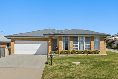 /international/au/1-glasson-drive-orange-nsw-152226952/