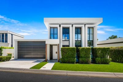 /international/au/20-the-boulevarde-benowa-qld-151279164/
