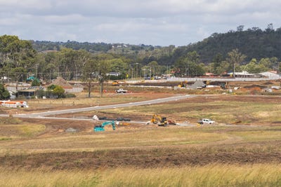 /international/au/20-peters-road-meringandan-west-qld-204307284/