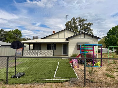 /international/au/22-white-street-coonabarabran-nsw-152654264/