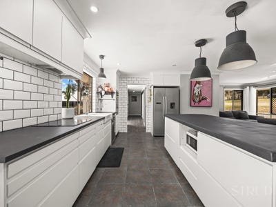 /international/au/27-challenge-avenue-kensington-grove-qld-150803248/