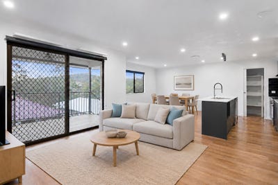 /international/au/27-solar-circuit-spring-mountain-qld-152577288/
