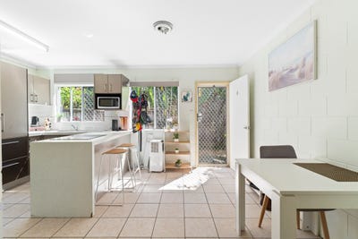 /international/au/8-25-mount-peter-road-edmonton-qld-148496852/