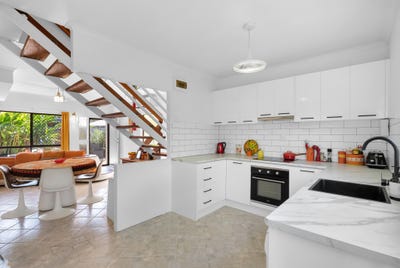 /international/au/15-7-mcpherson-close-edge-hill-qld-152617816/