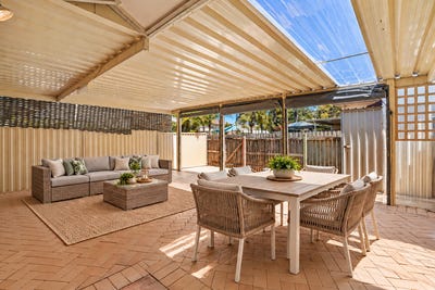 /international/au/74-170-central-street-labrador-qld-152550208/