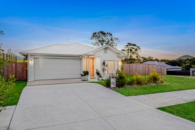 /international/au/2-goshawk-street-glass-house-mountains-qld-148479448/?lang=en