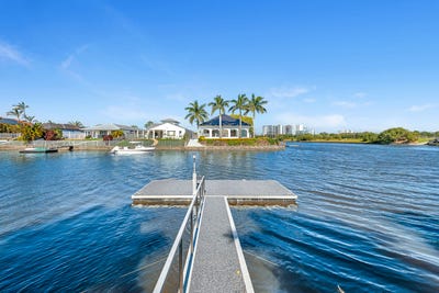 /international/au/78-limetree-parade-runaway-bay-qld-151294216/