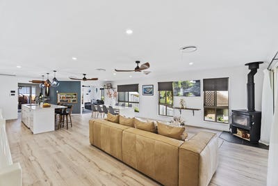 /international/au/9-tralee-court-carrara-qld-151374932/