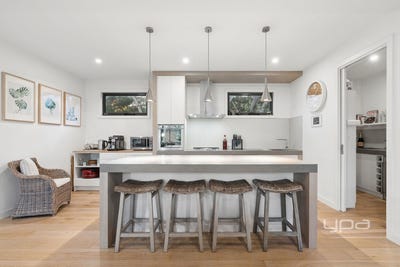 /international/au/28-owarra-street-rye-vic-151504252/