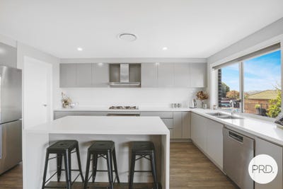 /international/au/11-willandra-place-koonawarra-nsw-151185492/