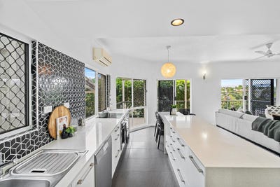 /international/au/8-5-brinsmead-terrace-kanimbla-qld-148595988/