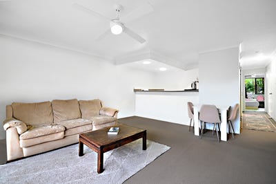/international/au/4-21-huth-street-labrador-qld-151239680/