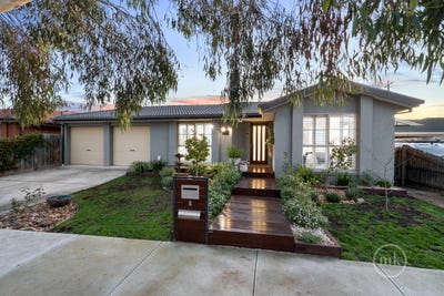 /international/au/8-sorrento-place-epping-vic-151367432/