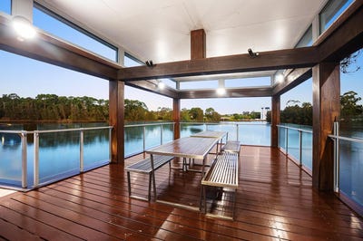 /international/au/213-22-24-ben-lexcen-robina-qld-148160828/