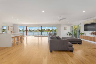 /international/au/9-cyclades-crescent-currumbin-waters-qld-151238436/