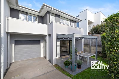 /international/au/55-hennessy-avenue-moorebank-nsw-151436308/