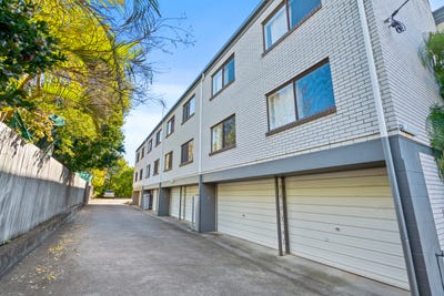 /international/au/8-37-park-road-yeronga-qld-152024036/