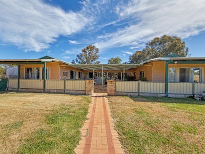 /international/au/229-padbury-road-bookara-wa-700425724/