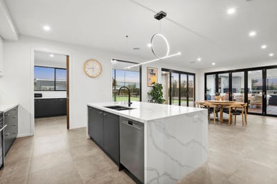 /international/au/7-suffolk-drive-torquay-vic-151887072/
