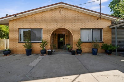 /international/au/15-maude-street-myrtleford-vic-149866840/