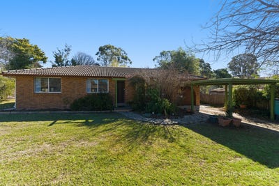 /international/au/4-hawthorne-close-armidale-nsw-151399236/