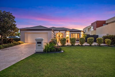 /international/au/2105-carlton-close-hope-island-qld-151237440/