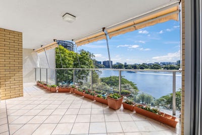 /international/au/10-82-sandford-street-st-lucia-qld-151083180/