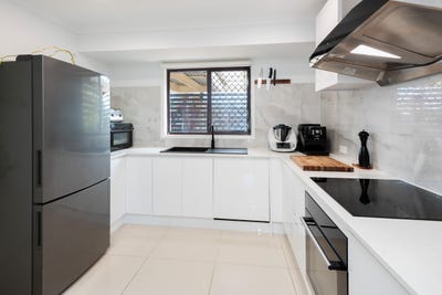 /international/au/1-17-hentdale-court-labrador-qld-151268076/