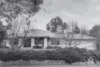 /international/au/102-brookwood-avenue-doreen-vic-148407708/