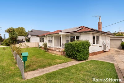 /international/au/184-clinton-street-goulburn-nsw-151277192/