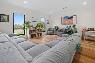 /international/au/7-yale-crescent-medowie-nsw-151872504/