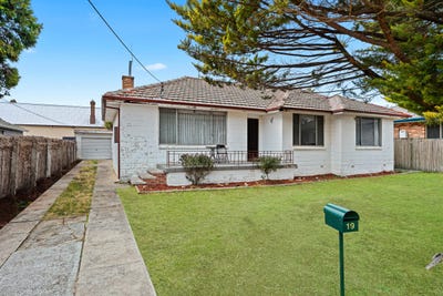 /international/au/19-hovell-street-goulburn-nsw-148638636/