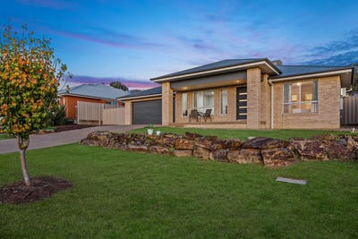 /international/au/88-bradman-drive-boorooma-nsw-148256200/