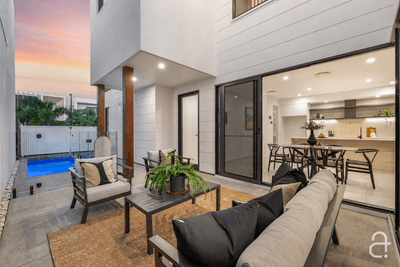 /international/au/12-barrel-street-bokarina-qld-152354208/
