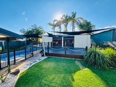 /international/au/61-mccool-street-moranbah-qld-148580396/