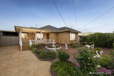 /international/au/18-daphne-street-sunshine-west-vic-152654008/