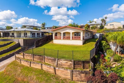 /international/au/18-makoo-close-white-rock-qld-151319584/