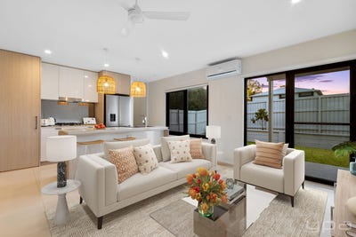 /international/au/12-7-angela-way-pimpama-qld-150755508/