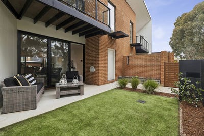 /international/au/31-1-rowland-rees-crescent-greenway-act-152434928/