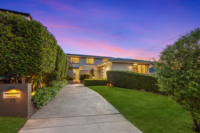 /international/au/10-carramar-place-peakhurst-heights-nsw-152698992/