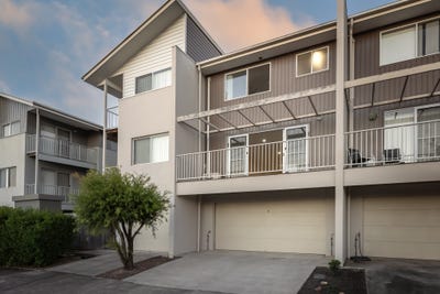 /international/au/6-4-rhiana-street-pimpama-qld-151431044/
