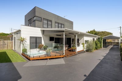/international/au/76-mackenzie-street-mount-lofty-qld-151142176/