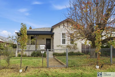 /international/au/12-adele-street-yass-nsw-151240640/