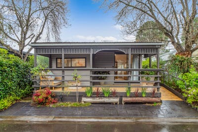 /international/au/124-98-bungower-road-mornington-vic-148644516/