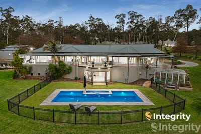/international/au/30-rodger-road-wandin-north-vic-149034376/