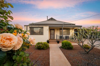 /international/au/18-dorothea-street-south-kalgoorlie-wa-152622200/