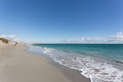 /international/au/39-59-breaksea-drive-north-coogee-wa-150932068/
