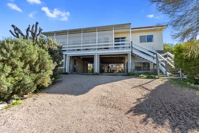 /international/au/17-ti-tree-road-the-pines-sa-148555868/