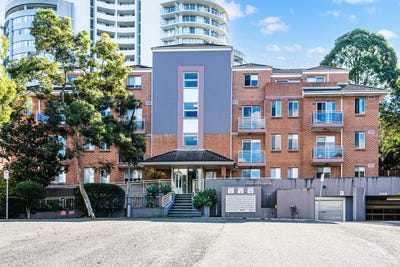 /international/au/9-1-11-rosa-crescent-castle-hill-nsw-151267724/