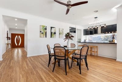 /international/au/18-eisenhauer-drive-thurgoona-nsw-151256472/